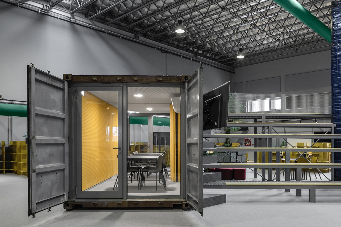bureau en container aménagé