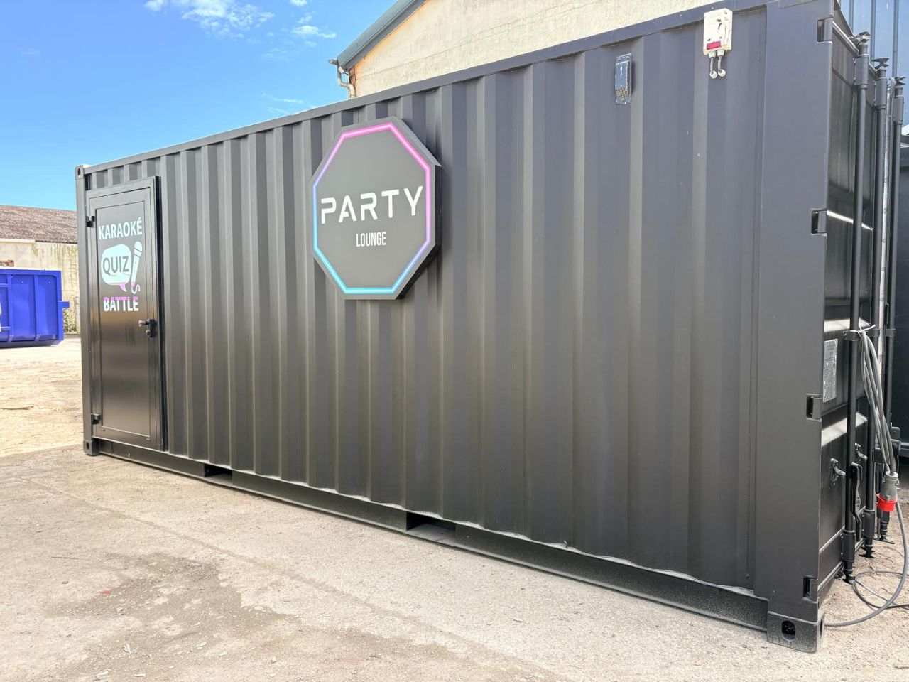 Container maritime aménagé en Karaoké Paris ile-de-france